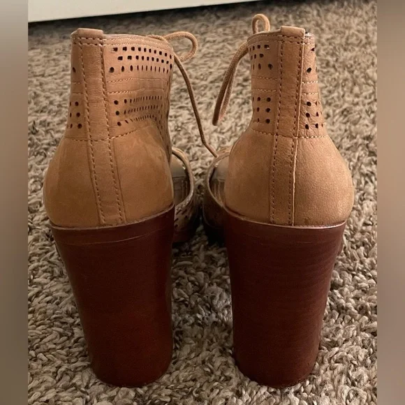 Gianni Bini Stylish Tan Women's Shoes - Picture 4 of 6